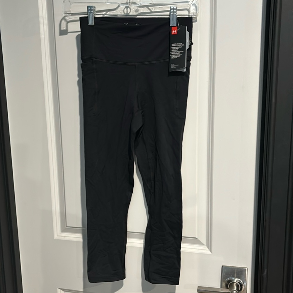 Under Armour fitted crop black leggings nwt xs